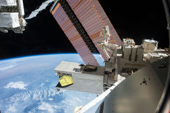 国際宇宙ステーション「きぼう」実験棟でミドリムシの実験